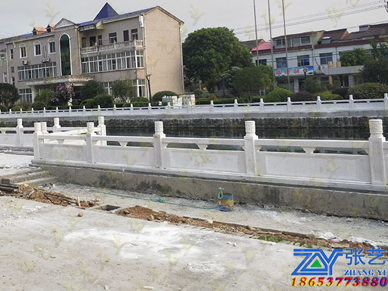 河岸石欄桿安裝圖片